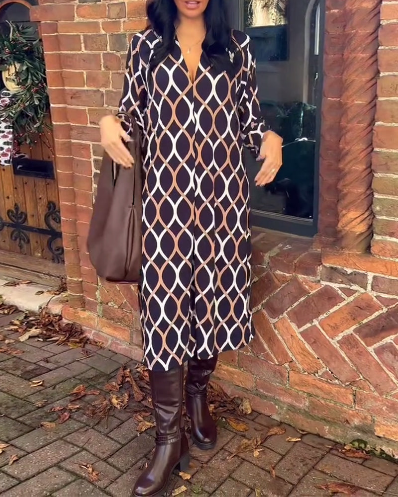 Bølgemønstret kjole med V-udskæring