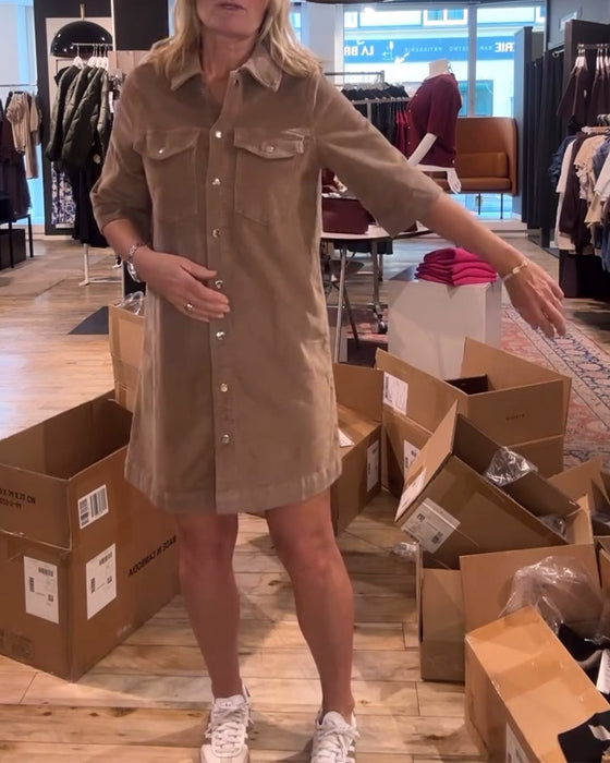 Kjole Med Halværmer I Ensfarvet Design