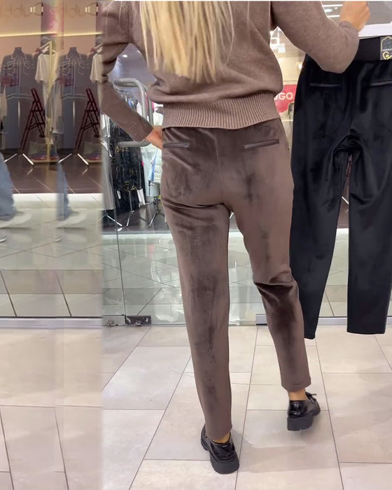 Simple ensfarvede varme og behagelige fløjlsbukser