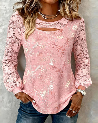 Moderne Bluse Med Udskæringer Og Patchworkdetaljer