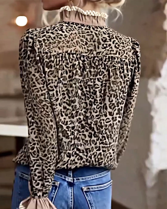 Bluse med afslappet leopardprint og lange ærmer