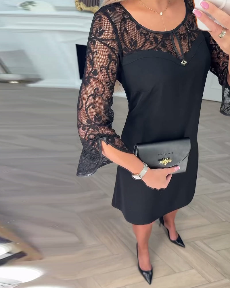 Ensfarvet Langærmet Kjole Med Patchworkdetaljer