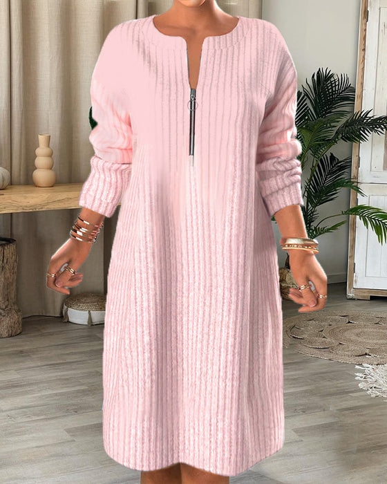 Ensfarvet kjole med lynlåshals