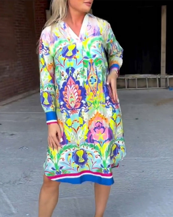 Mønstret kjole i løs pasform med V-hals