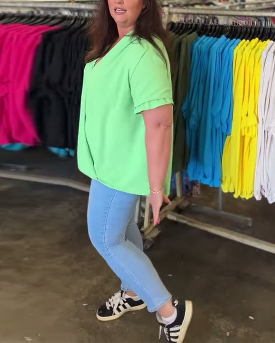 Ensfarvet afslappet bluse med V-hals