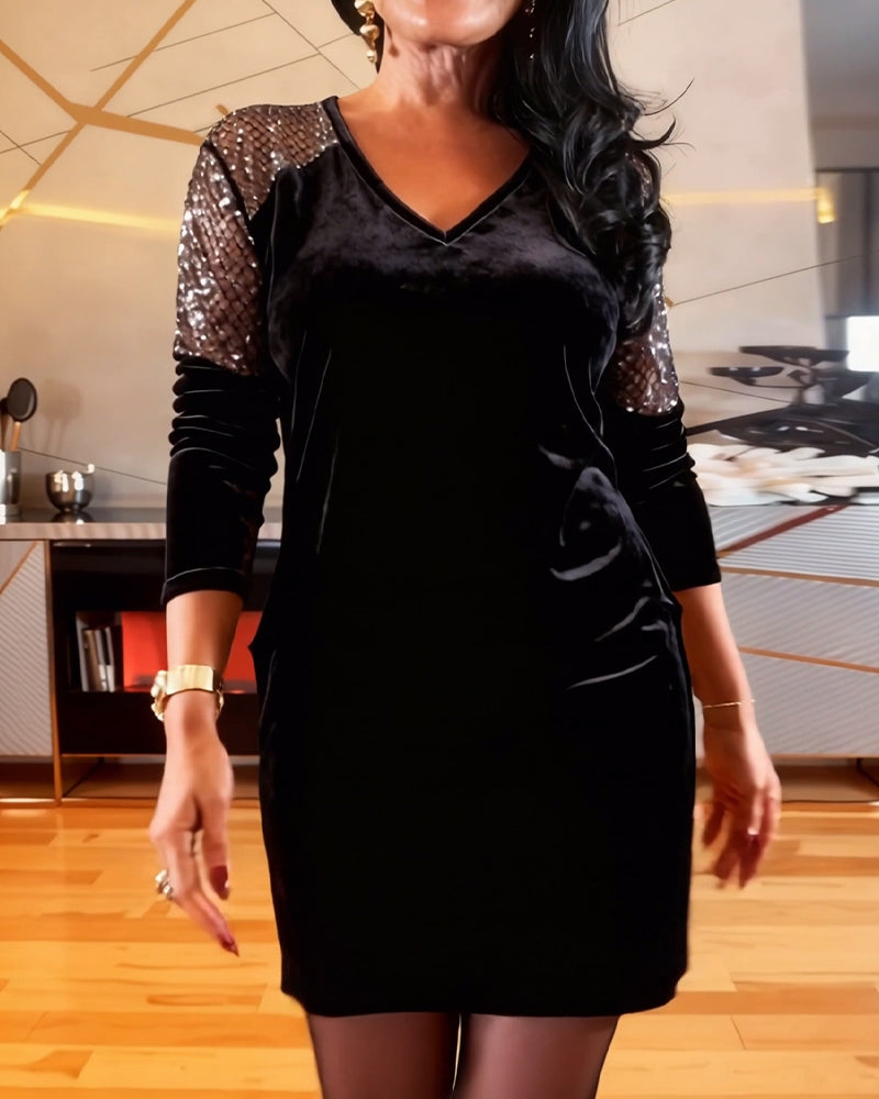 Kjole med moderigtig fløjlspatchwork og lange ærmer