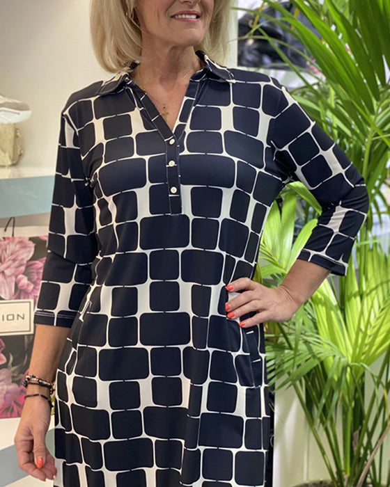 Kjole med opslået krave med ternet print