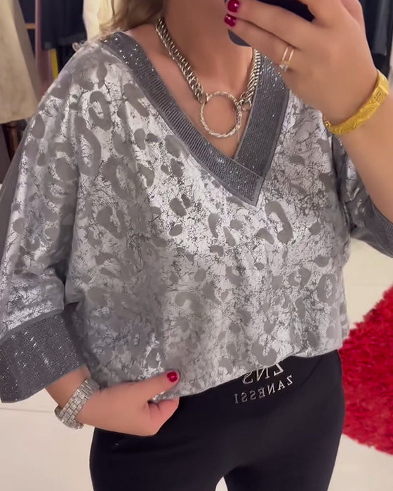 Afslappet bluse med V-udskæring