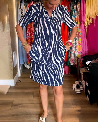 V-hals kjole med zebrastriber