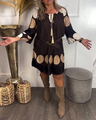 Kjole Med Duskeknude Og Prikker