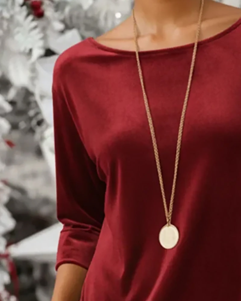 Moderne løstsiddende kjole med rund halsudskæring