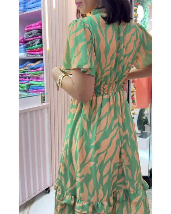 Elegant kjole med print og indsnævret talje