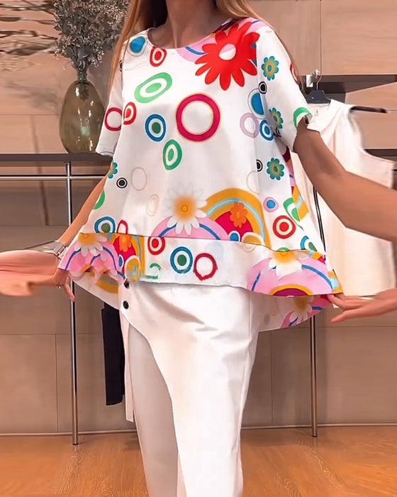 Kortærmet afslappet top med farverigt print