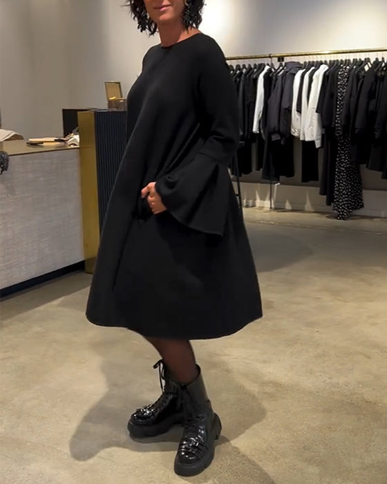 Kjole Ensfarvet Klokkeærme Rynket