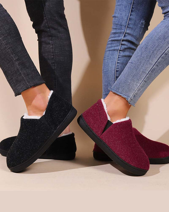 Ensfarvede plysforede hjemmesko
