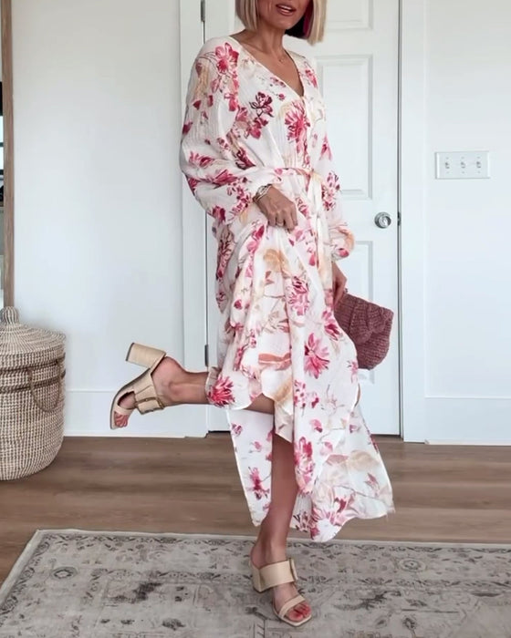 Elegant kjole med klokkeærmer og blomsterprint