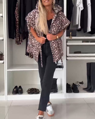 Kortærmet modefrakke med hætte og leopardprint