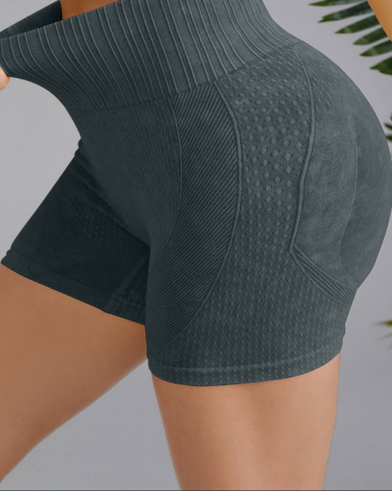 Simple ensfarvede højtaljede shorts