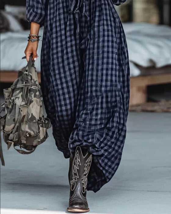 Moderne Kjole Med Ternet Krave Og Bind