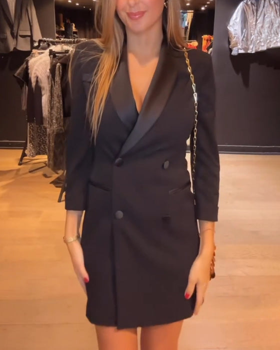 Stilfuld sort slim fit kjole med knapper