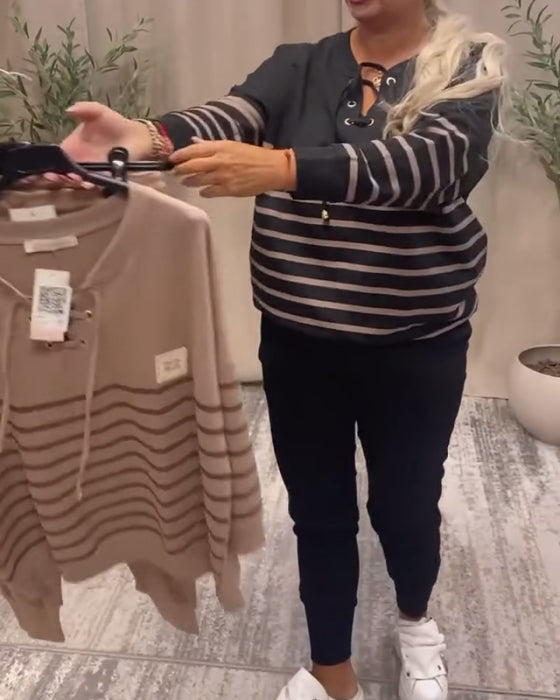 Todelt Sæt Med Afslappet Stribet Sportsbuks Ved Anklen