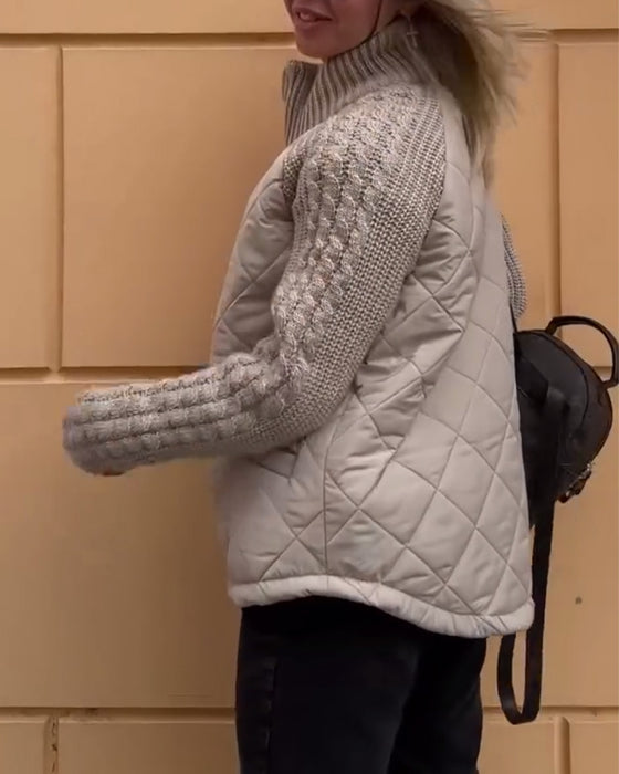 Højhalset jakke med ribbede ærmer