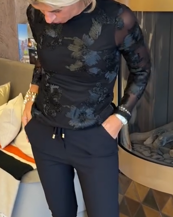 Stilfuld Top Med Rund Hals Og Lange Ærmer