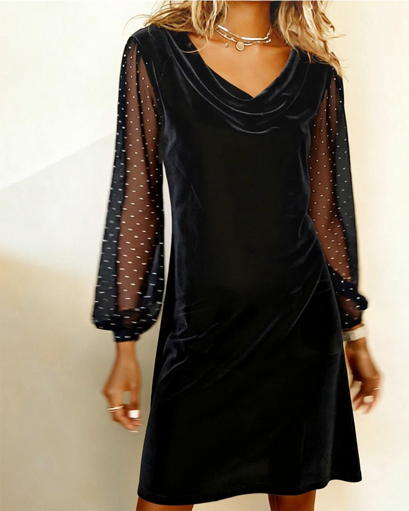 Ensfarvet Langærmet Kjole Med Lappearbejde