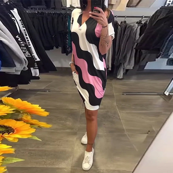 Kjole Med V-Udskæring Og Bølgemønster