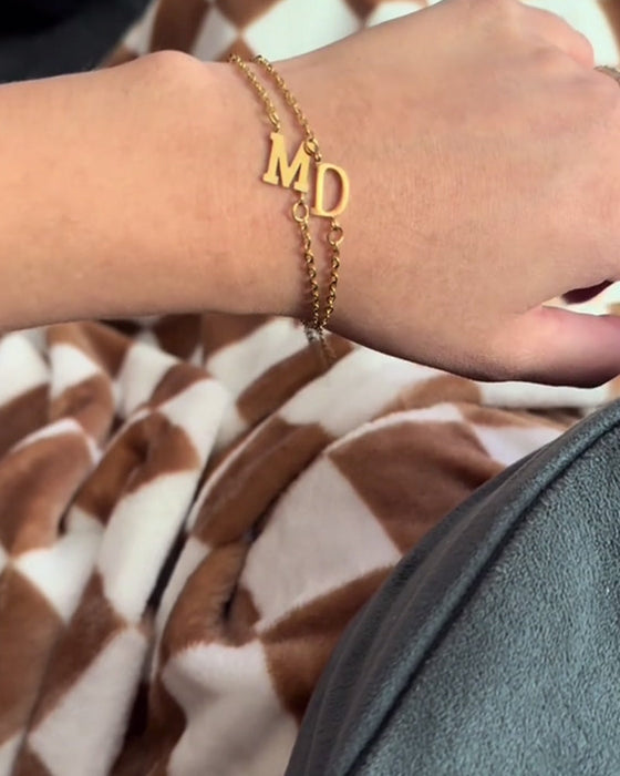 Enkelt bogstavarmbånd