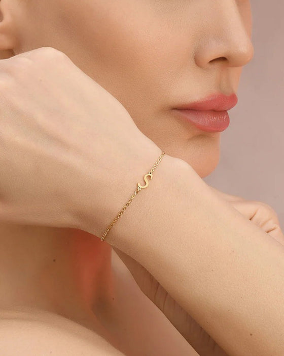 Enkelt bogstavarmbånd