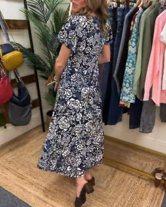 Kortærmet sommerkjole med blomsterprint