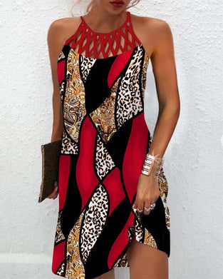 Mønstret kjole med flettet kravedesign