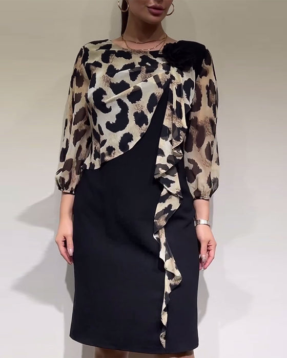 Elegant patchworkkjole med leopardprint