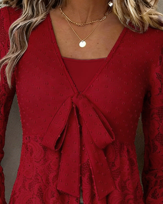 Ensfarvet Bluse Med Klokkearmer Og V-Hals