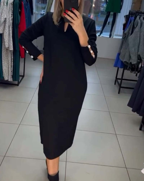 Elegant kjole med perleknapper