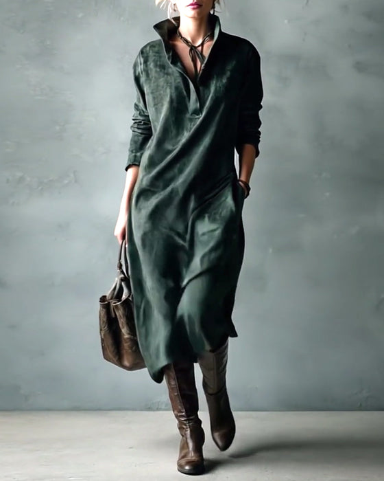 Elegant kjole i ensfarvet med lomme