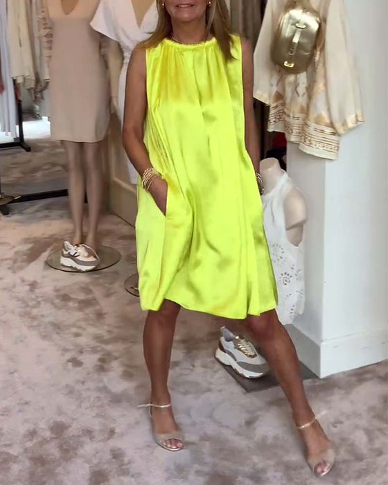 Ensfarvet kjole uden ærmer til kvinder