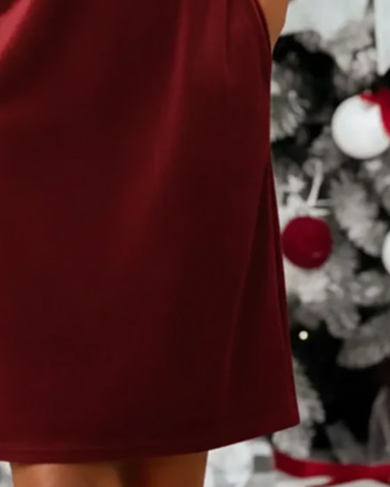 Moderne løstsiddende kjole med rund halsudskæring