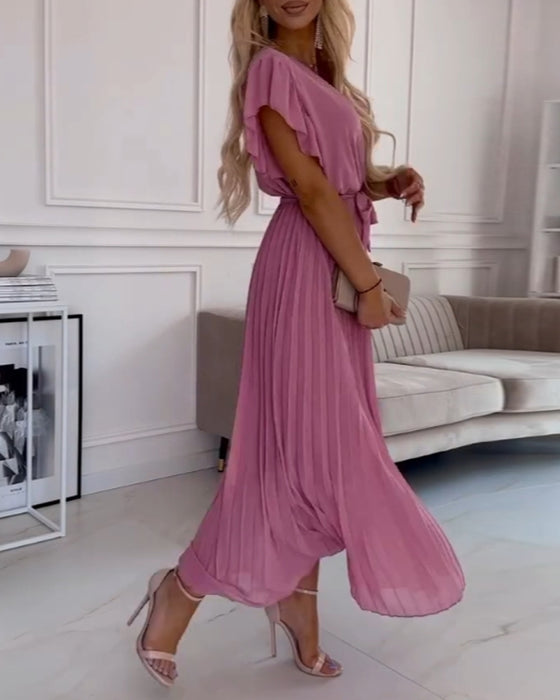 Elegant plisseret lyserød kjole med taljebinding