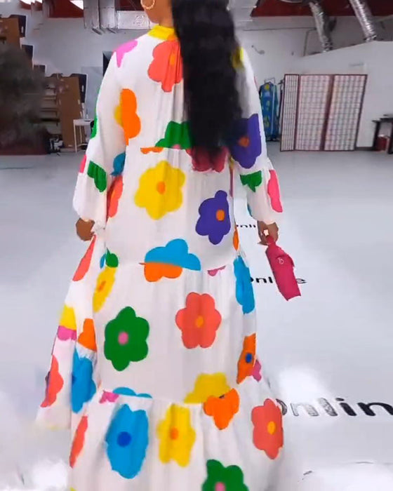 Afslappet skjortekjole med farverigt blomstermotiv