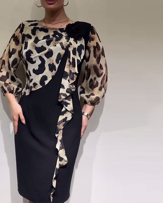 Elegant patchworkkjole med leopardprint
