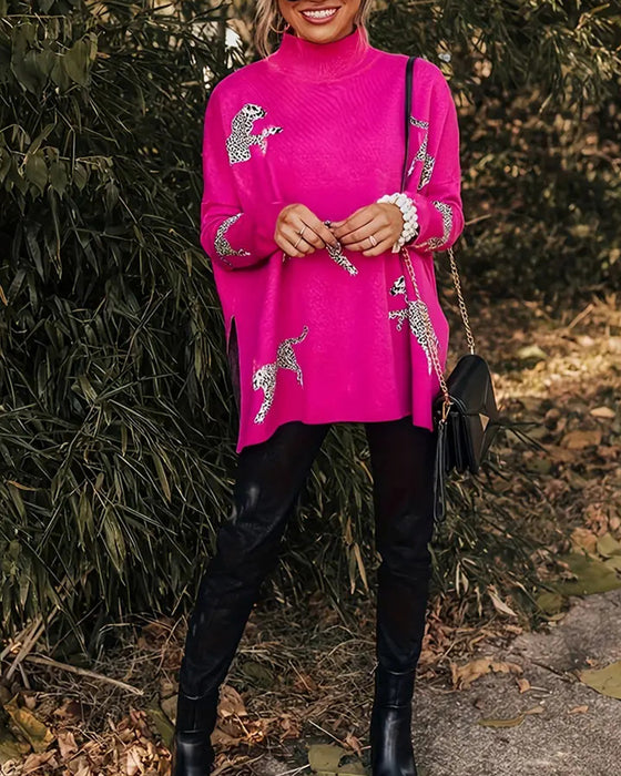 Stilfuld løs højhalset pullover med delvist leopardprint