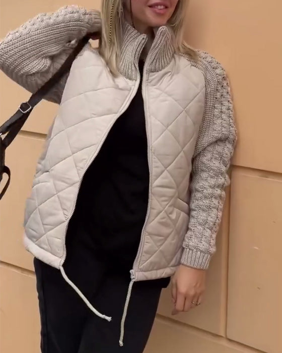 Højhalset jakke med ribbede ærmer