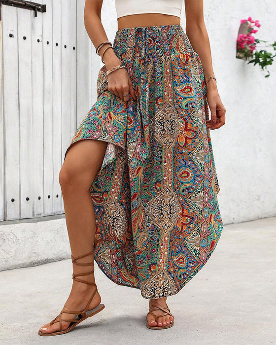 Skørt Med En Elastisk Væve, Retro - tryk Og En Buet Saum