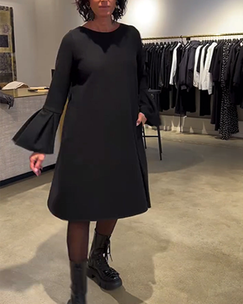 Kjole Ensfarvet Klokkeærme Rynket