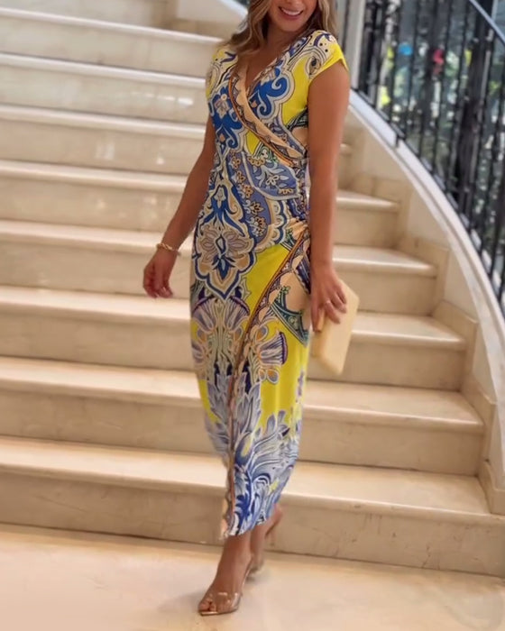 Elegant kjole med vintage print og v-hals
