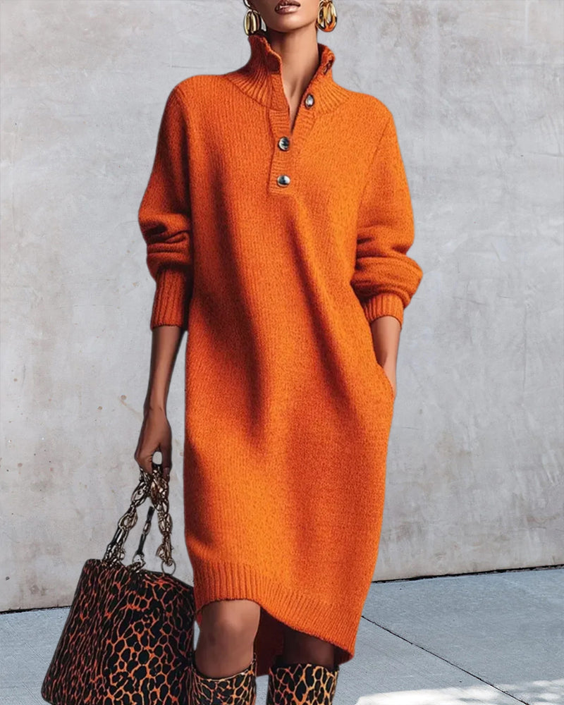 Ensfarvet Kjole Med Knapper Og Høj Hals