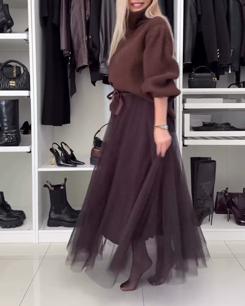 Afslappet ensfarvet plisseret mesh-nederdel med snøre