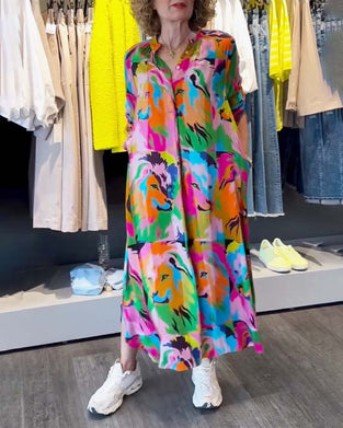 Kjole med farverigt print og lommer